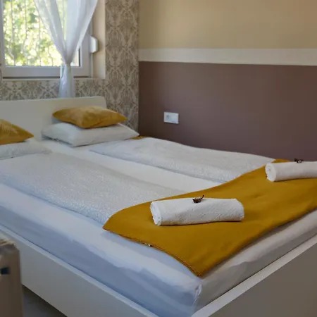 R.gold Homestay